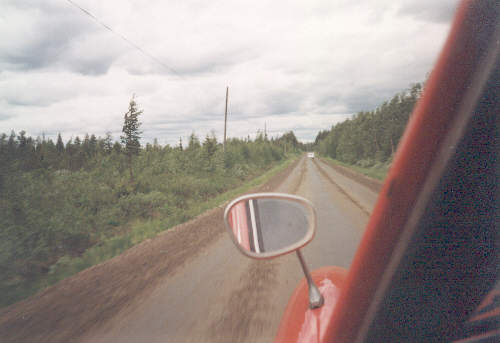 Landstrasse im Norden Finnlands.