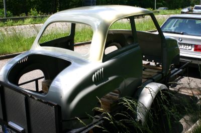 Goggomobil T 400 nach der Decklackierung in der Zweifarbenlackierung mit Federgrau 64.