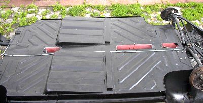 Zweifarbige T 400-Limousine, fertig lackiert.